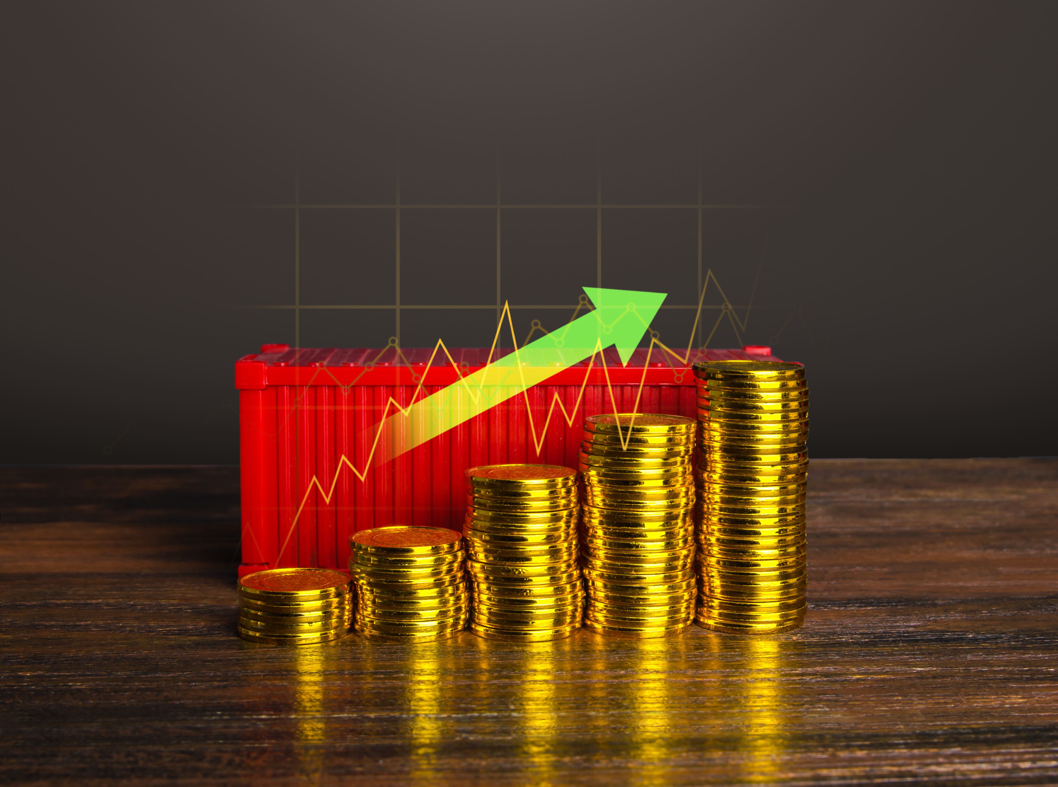 摄图网_330211663_集装箱运输成本上升 货物运输利润增长 运输能力不足和全球集装箱短缺危机 高运费 贸易流量增加(非企业商用).jpg